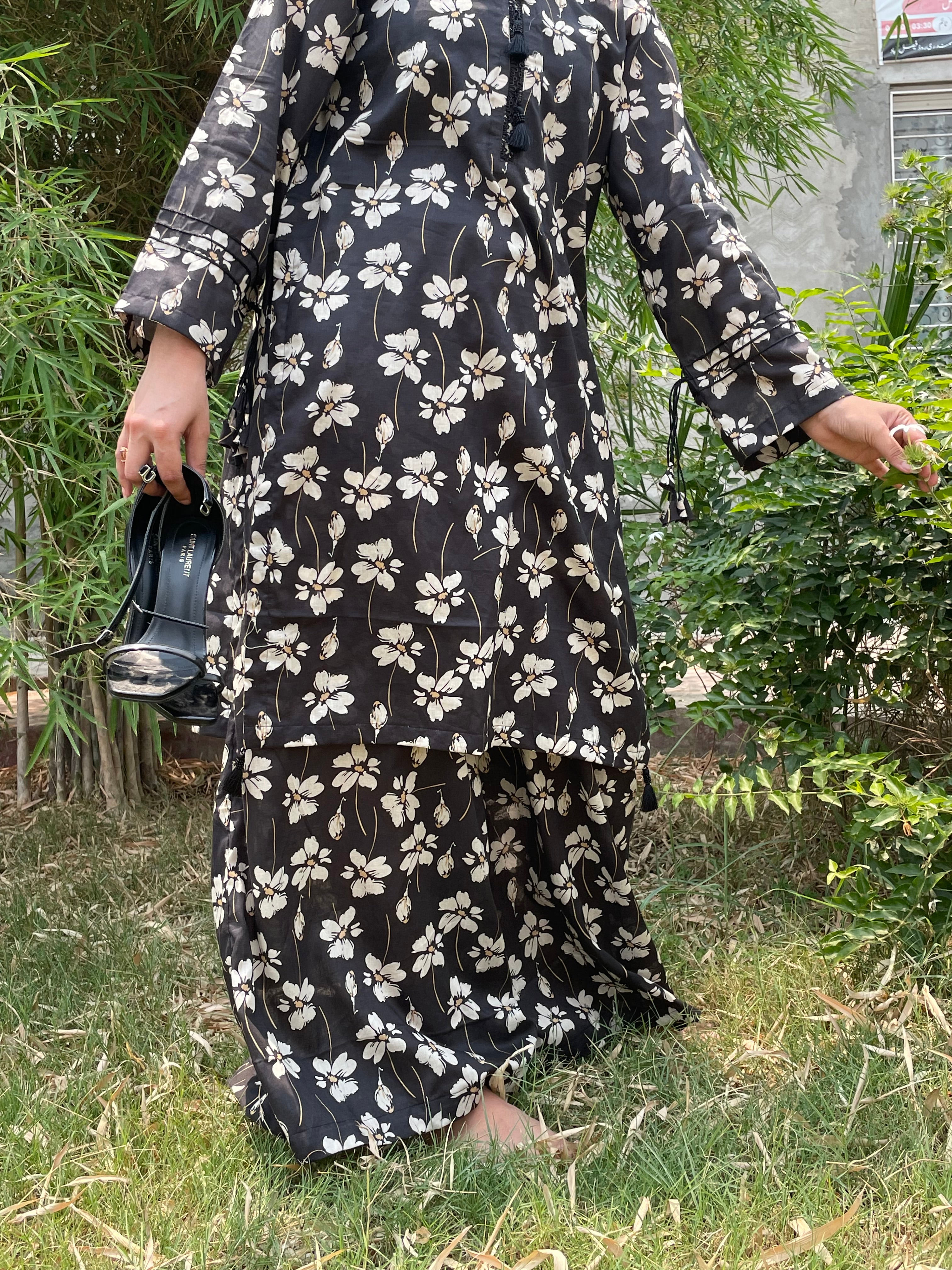 Black base with skin-tone accents – lightweight & breathable