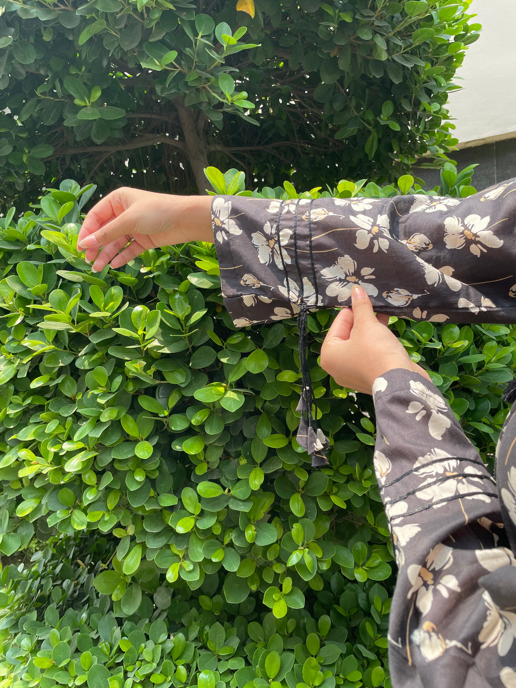 Black base with skin-tone accents – lightweight & breathable