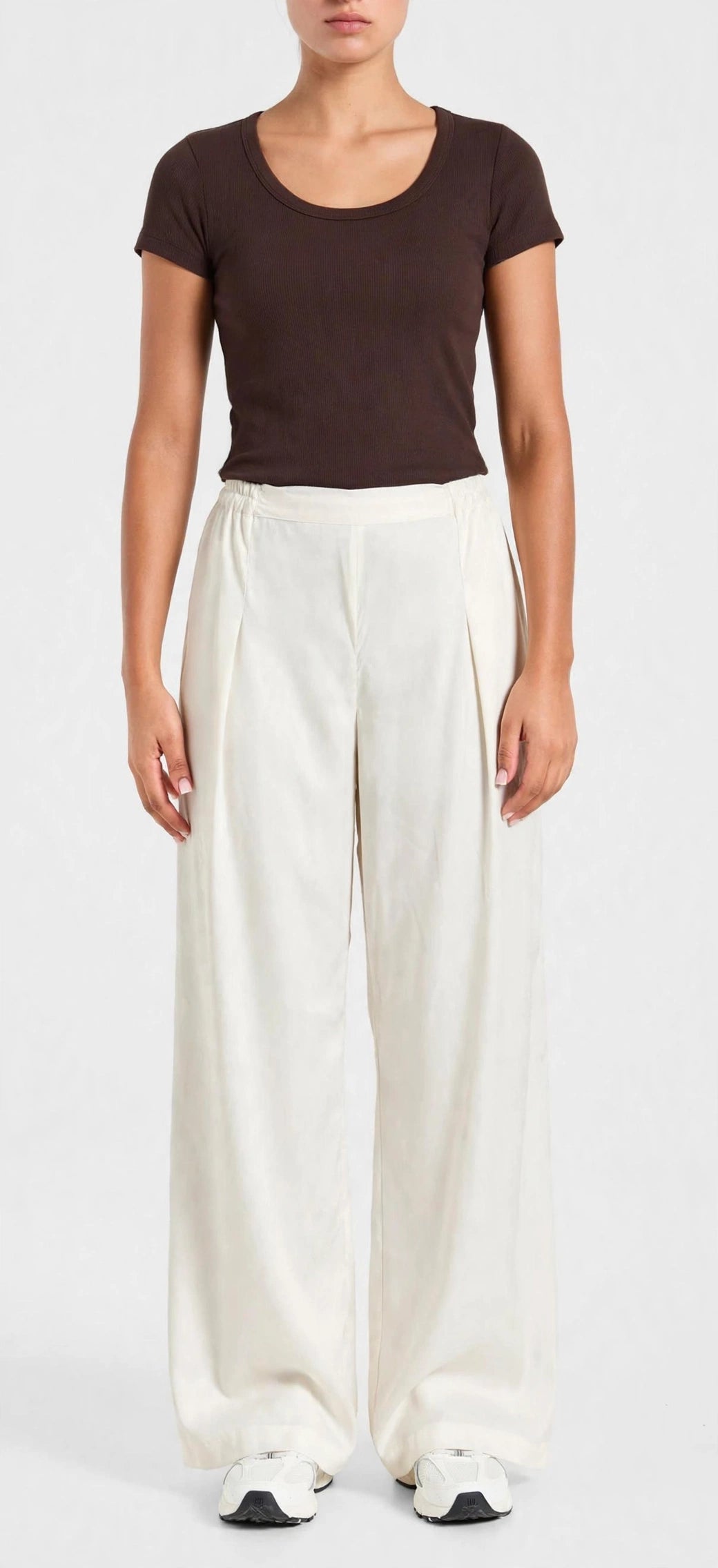 High-waisted, flowy wide-leg trouser