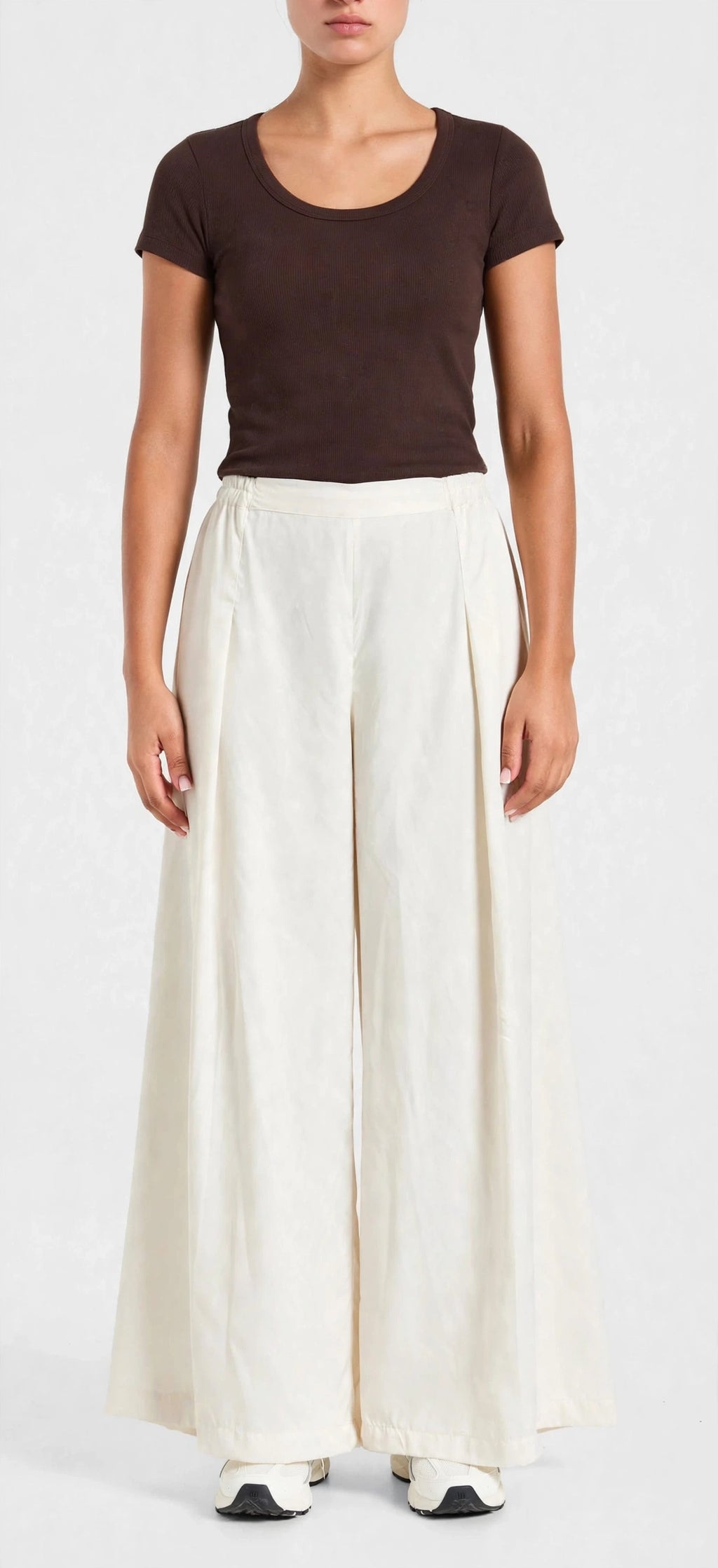 High-waisted, flowy wide-leg trouser